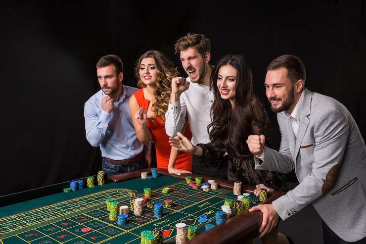 Antarmuka permainan di tomathoki Antarmuka permainan Caribbean Stud Poker di tomathoki dengan kontrol taruhan yang jelas