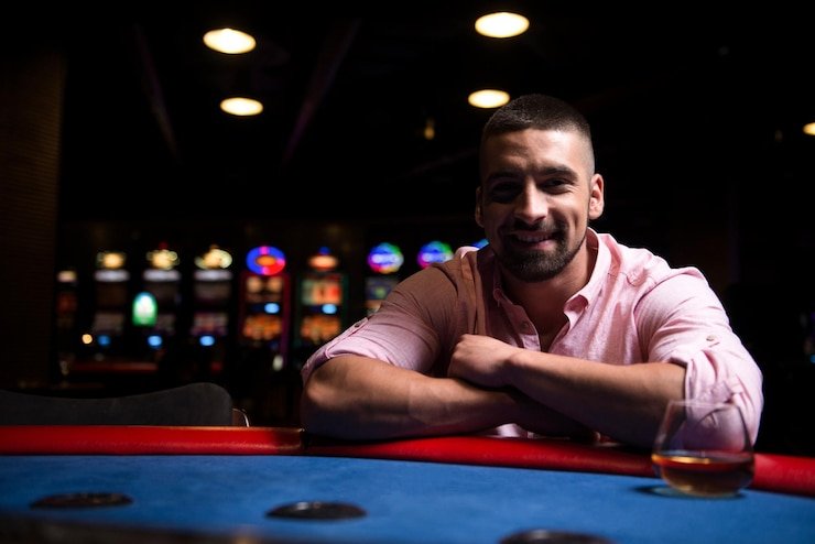 Ruang permainan live Caribbean Stud Poker dengan dealer profesional dan antarmuka pengguna tomathoki yang intuitif